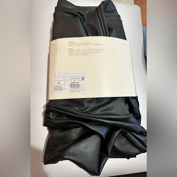 NWT Women's Faux Leather Black Leggings -  L - Picture 6 of 6